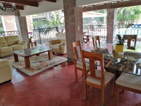 Casa Cactaceas. Terraza sala comedor