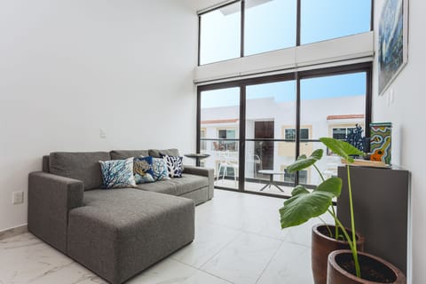 Living Room with sofa bed (Queen)