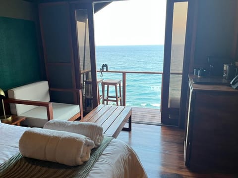 Panoramic Tent, 1 King Bed, Sea View | Living area