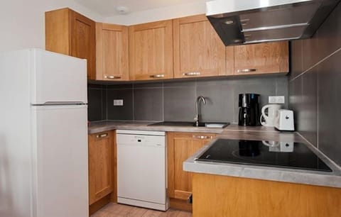 Tuck into a great snack you’ve prepared in your kitchenette.