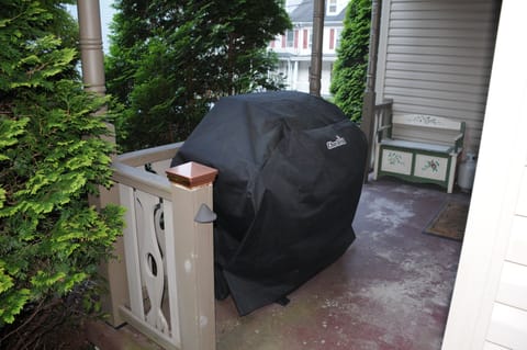 Grill with spare propane tank