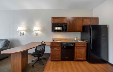 Standard Studio, 2 Queen Beds, Non Smoking, Refrigerator & Microwave | Private kitchen | Fridge, microwave, stovetop, dishwasher