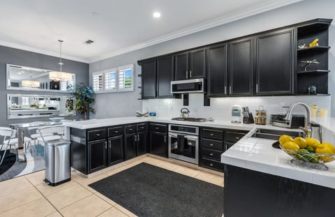 Kitchen with lots of room