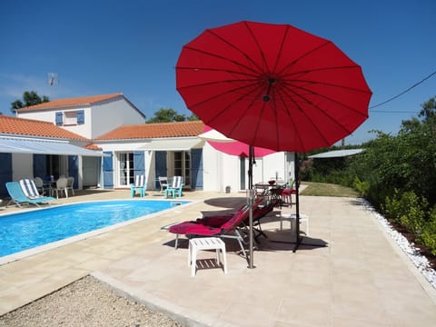 Seasonal outdoor pool, pool umbrellas, sun loungers