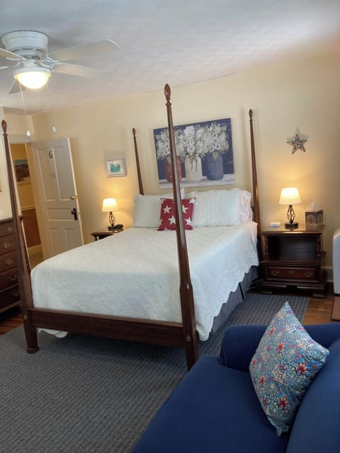 Betty's Room | Individually decorated, individually furnished, iron/ironing board