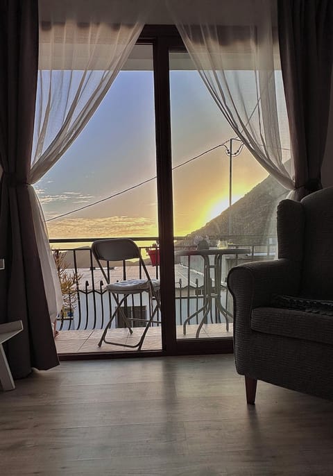 Double Room, Balcony | In-room safe, free WiFi, bed sheets