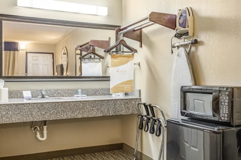 Standard Room, 2 Double Beds, Non Smoking, Refrigerator & Microwave | Bathroom | Combined shower/tub, hydromassage showerhead, free toiletries