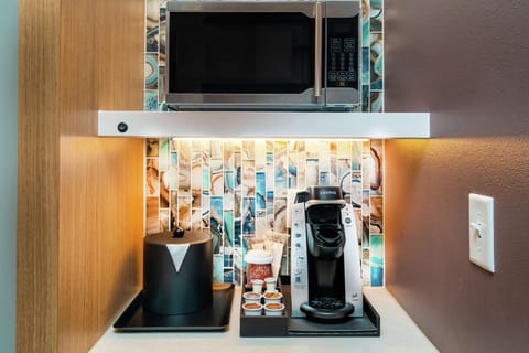 Room, 1 King Bed (Drinks & Snacks) | Premium bedding, pillowtop beds, desk, laptop workspace