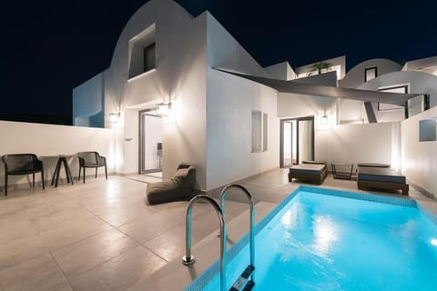Deluxe Two-Bedroom Suite with Private Pool - 585° | In-room safe, desk, soundproofing, iron/ironing board
