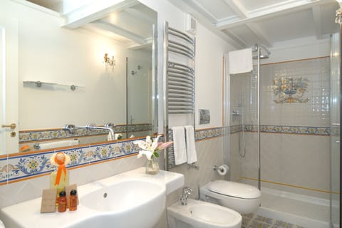 Junior Suite, 1 Bedroom, Balcony | 1 bedroom, individually decorated, individually furnished, desk