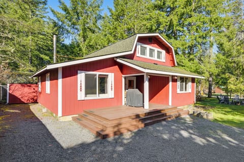 Ashford Vacation Rental | 2BR | 1BA | 1,518 Sq Ft | Stairs Required