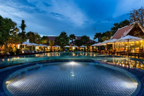 Outdoor pool, free cabanas, pool umbrellas