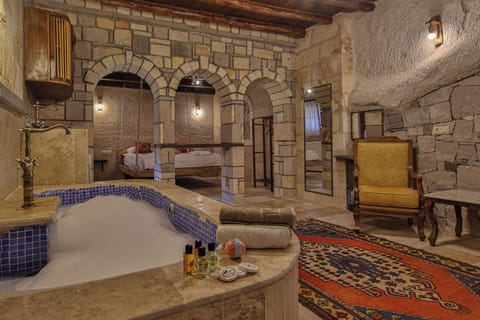 Honeymoon Suite | Living area