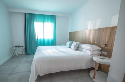 Individually furnished, laptop workspace, soundproofing, free WiFi