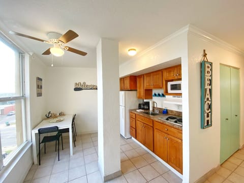 Deluxe Room, Kitchen, Ocean View | Private kitchen | Mini-fridge, microwave, stovetop, coffee/tea maker