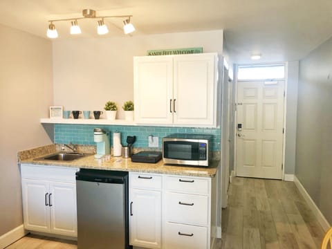 Premium Studio, 2 Queen Beds, Kitchen, Ocean View | Private kitchen | Mini-fridge, microwave, stovetop, coffee/tea maker