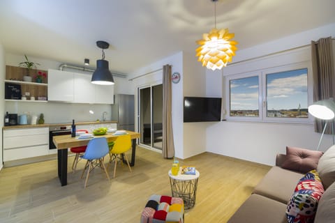 Deluxe Apartment | Living room | 125-cm Smart TV with satellite channels, TV, Netflix
