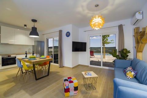 Deluxe Apartment, Pool View, Ground Floor | Living room | 125-cm Smart TV with satellite channels, TV, Netflix