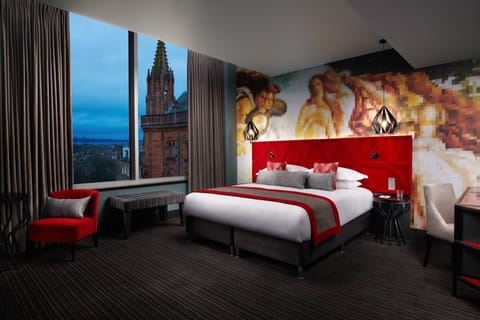 Club Double Room | In-room safe, desk, laptop workspace, blackout drapes