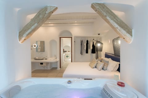 Superior Suite with Spa | Living area | Smart TV