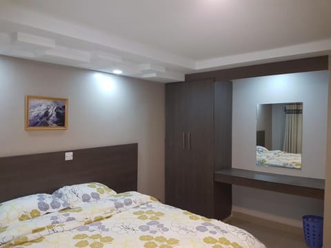 Single Room | Premium bedding, memory foam beds, desk, free WiFi