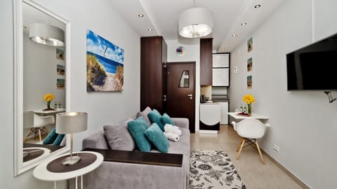 Apartment (Aura Jurata) | Living area | TV