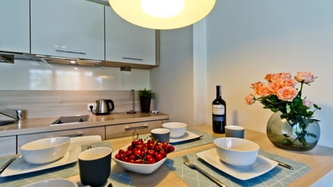 Apartment (Green View Jurata) | Private kitchen | Stovetop, electric kettle, cookware/dishes/utensils