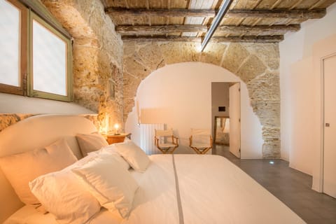 Apartment, 2 Bedrooms | 2 bedrooms, iron/ironing board, bed sheets