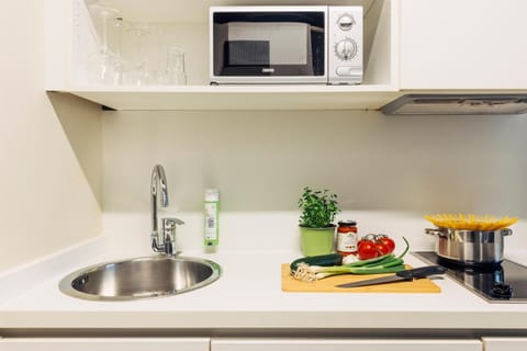 Hypo-allergenic bedding, in-room safe, desk, soundproofing