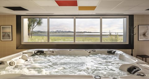 Sauna, hot tub, steam room, massages