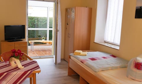 WiFi (free), bed sheets