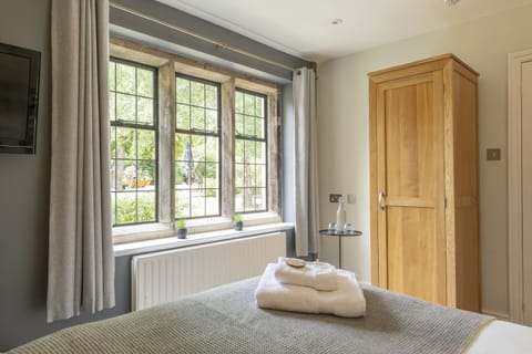 Double Room | Desk, iron/ironing board, free WiFi