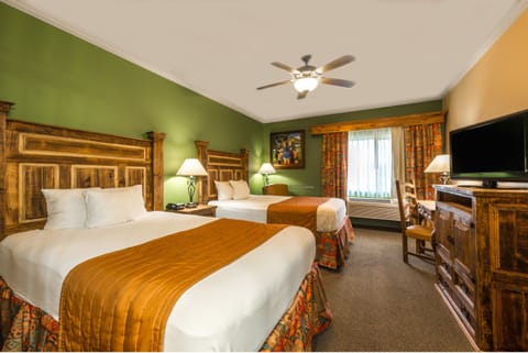 1 bedroom, down comforters, desk, blackout drapes