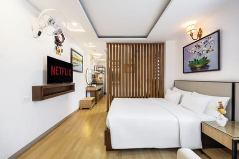 Family Suite (Room) | Minibar, in-room safe, blackout drapes, iron/ironing board