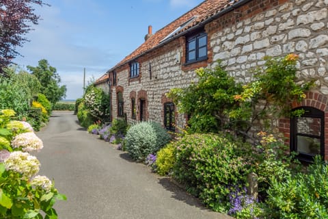 Old Smithy, Titchwell: A beautifully presented attractive brick & chalk barn