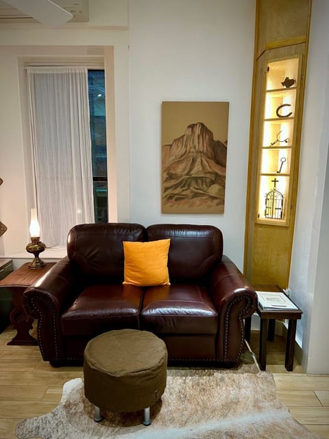 Your efficiency studio "hacienda" for a perfect visit, at Marfa House Fronteriza