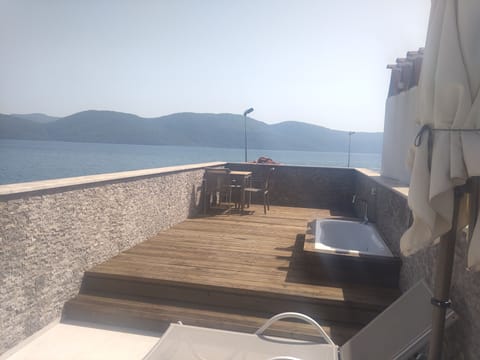 Deluxe Triple Room, Jetted Tub | Minibar, in-room safe, soundproofing, free WiFi