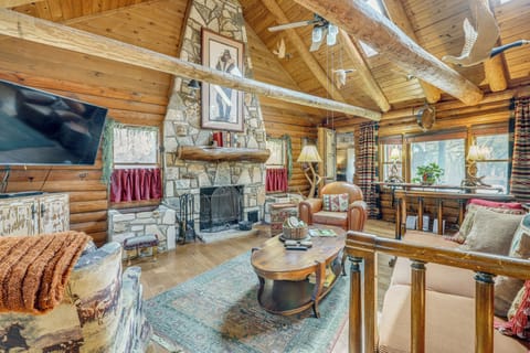 Wimberley Vacation Rental Cabin | 3BR | 2BA | 1,400 Sq Ft | 4 Steps Required
