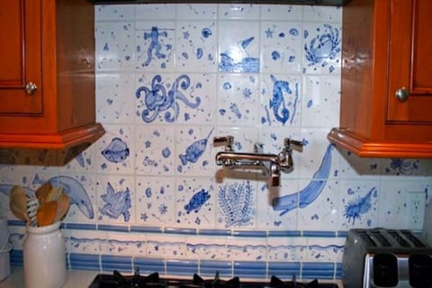 Vintage custom tiling and pot-filler