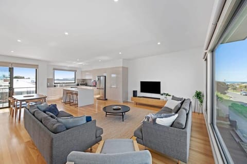 Stay cosy on winter days and watch the outside world go past from our expansive windows. The beach and shops are just a short walk away!