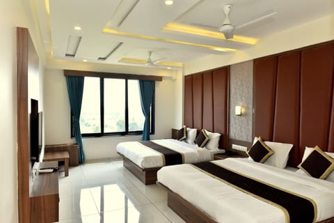 In-room safe, desk, free WiFi, wheelchair access