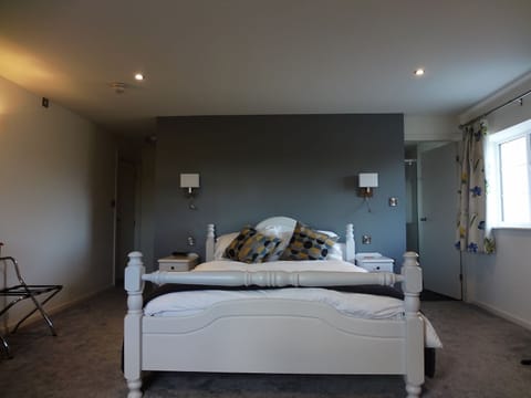 Family Room | Soundproofing, rollaway beds, bed sheets