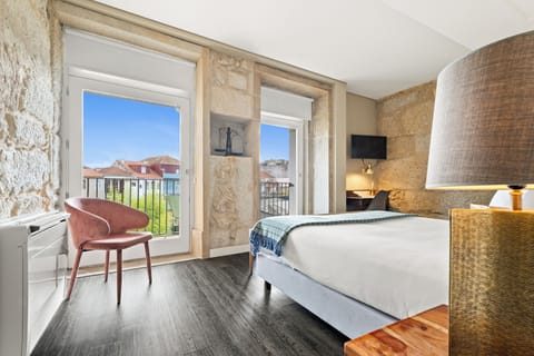 Superior Double Room, Balcony | Hypo-allergenic bedding, minibar, in-room safe, free WiFi