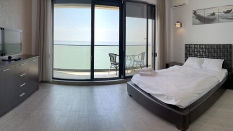 Deluxe Apartment | 1 bedroom, Egyptian cotton sheets, premium bedding, Select Comfort beds