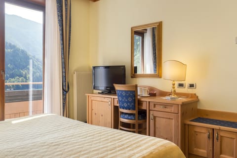 Double or Twin Room, Balcony, City View (Gioia) | Room amenity