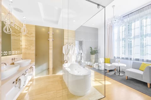 Premium bedding, free minibar, in-room safe, desk