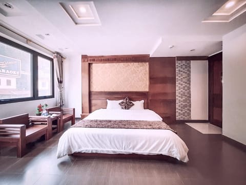 Superior King Room | 1 bedroom, hypo-allergenic bedding, minibar, desk