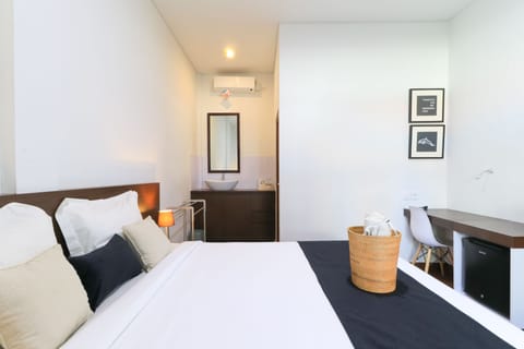 Deluxe Room | Desk, free WiFi