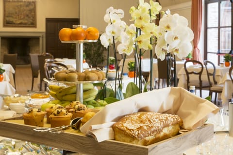 Daily buffet breakfast for a fee