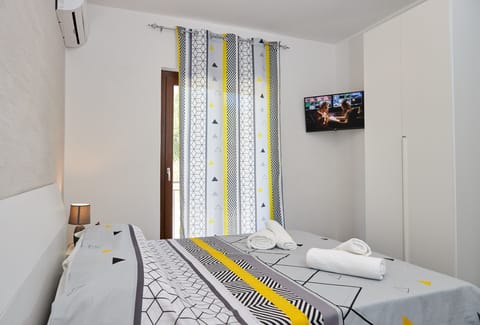 Design Double Room | Desk, rollaway beds, free WiFi, bed sheets